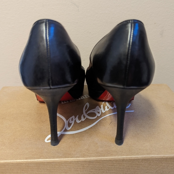 Christian Louboutin Simple Round Toe Pumps in Black Size 35.5 ( Fits Size 6 ) - Picture 3 of 5
